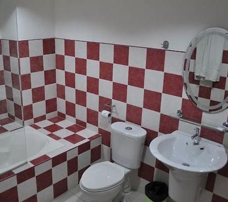 Laoag Renzo Hotel Экстерьер фото